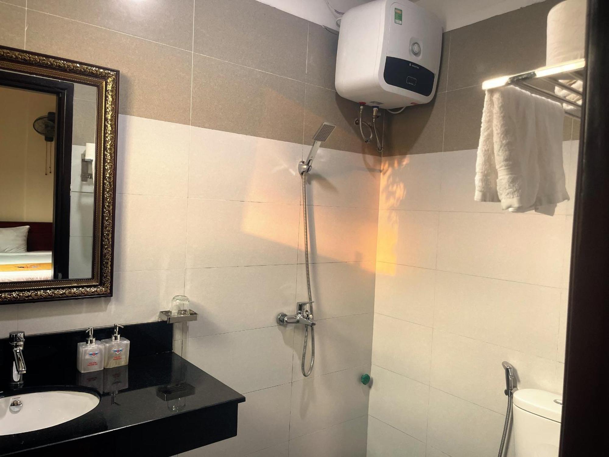Khach San Hoa Binh Quang Tri Hotel Dong Ha Exterior photo